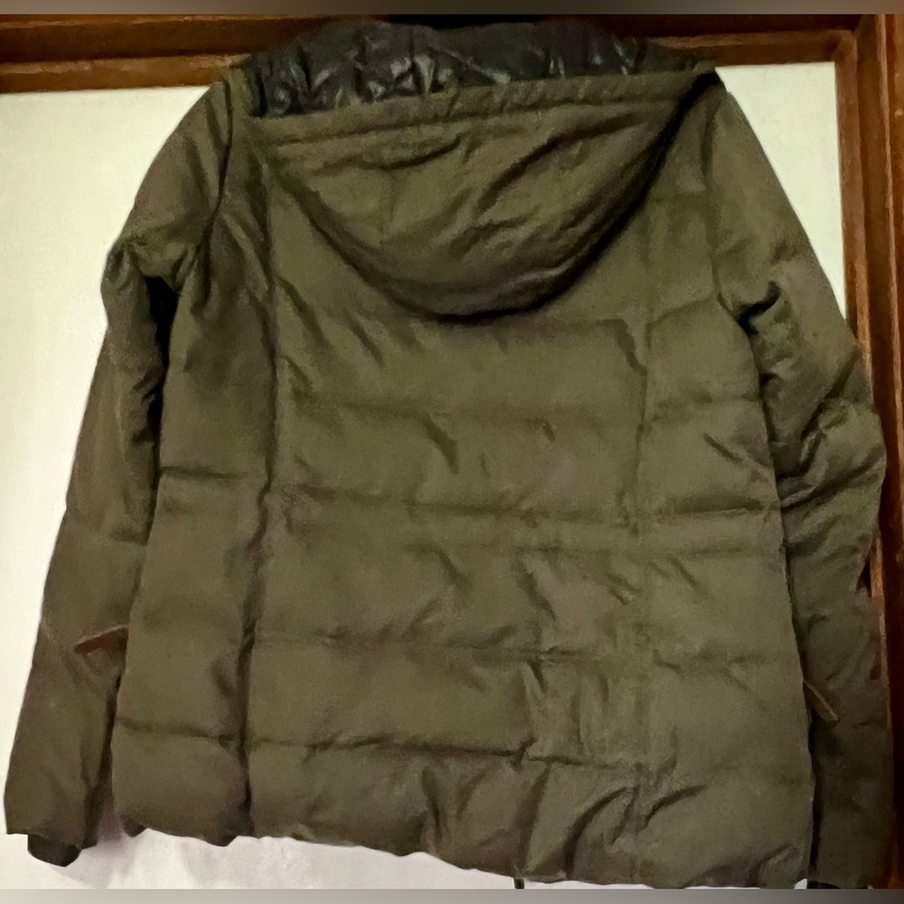 Like New Columbia women’s puffy down coat w/leather accents olive green sz. XS - Picture 6 of 7